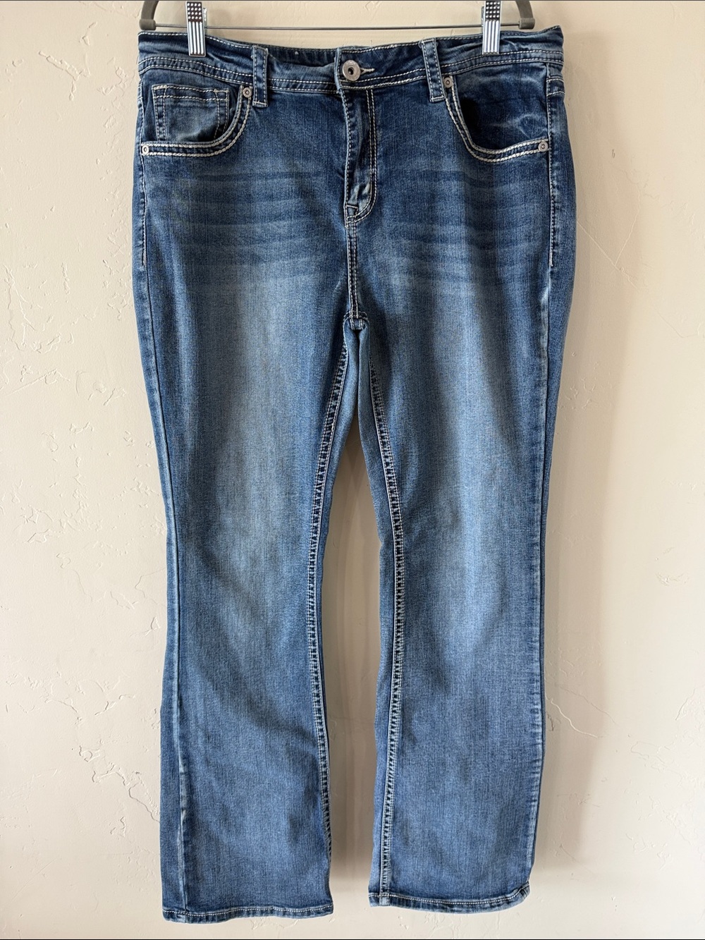 Women's Boot Cut Jeans in Medium Blue Wash